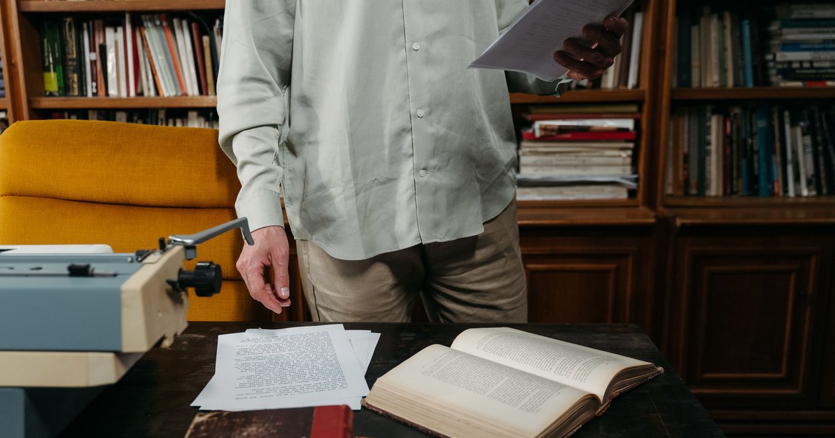Buchrezension schreiben Anleitung mit Beispielen
