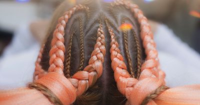 Boxer Braids Anleitung Schritt für Schritt: Frisur